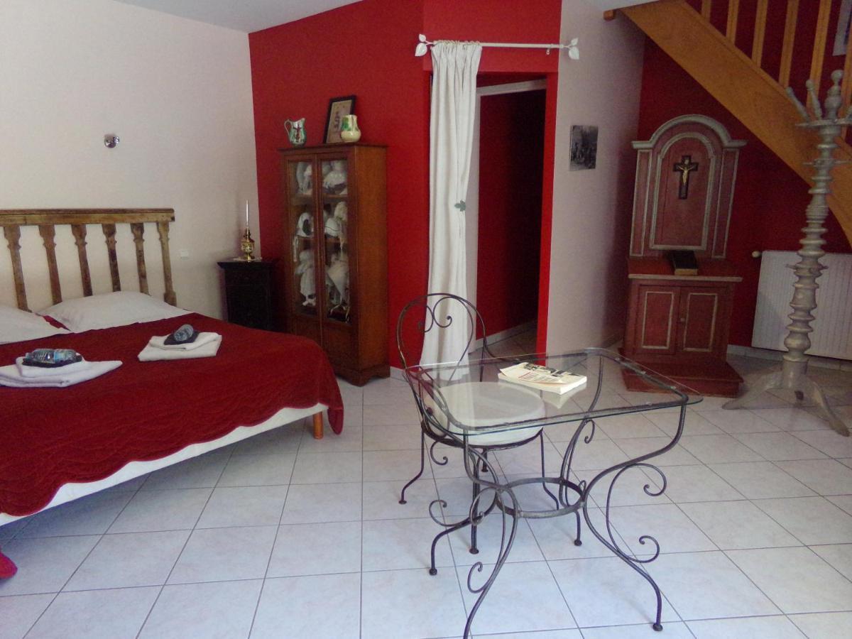 Chambres Et Table D'Hotes, Maisonnettes Individuelles Dans Propriete Privee Vézinnes Exteriör bild
