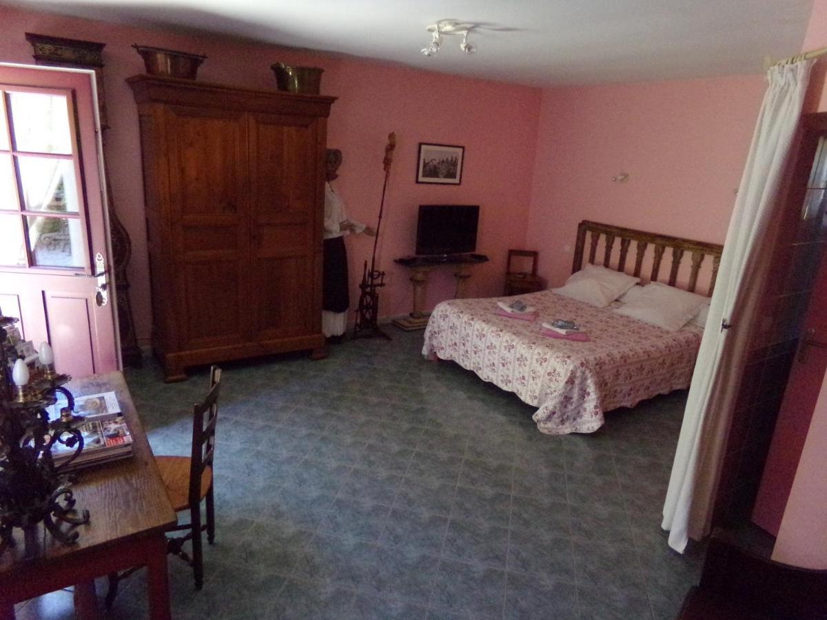 Chambres Et Table D'Hotes, Maisonnettes Individuelles Dans Propriete Privee Vézinnes Exteriör bild