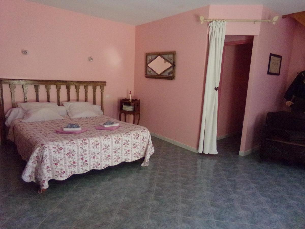 Chambres Et Table D'Hotes, Maisonnettes Individuelles Dans Propriete Privee Vézinnes Exteriör bild