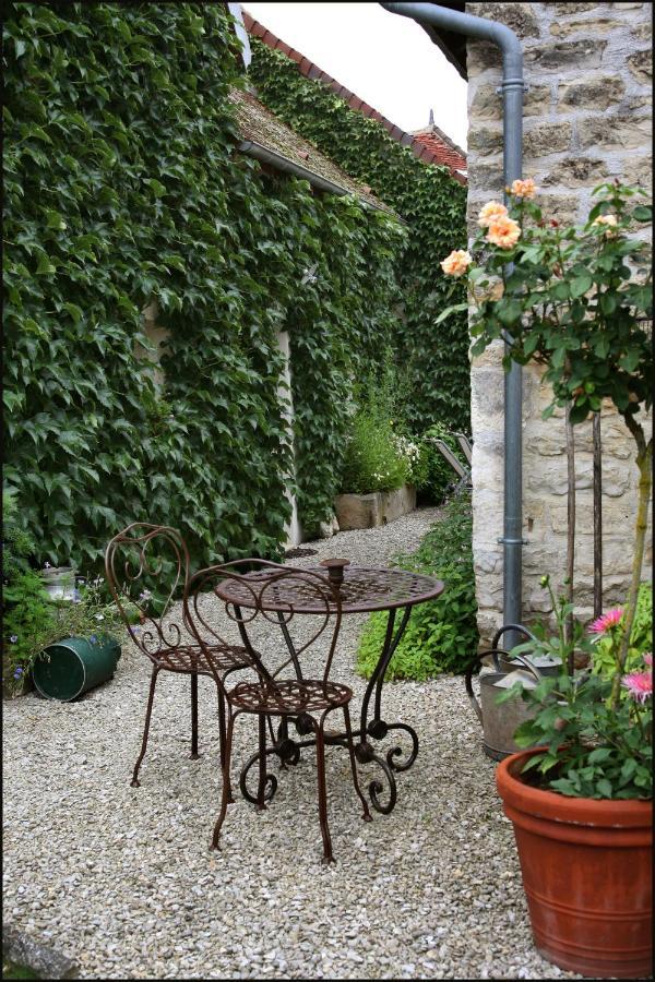 Chambres Et Table D'Hotes, Maisonnettes Individuelles Dans Propriete Privee Vézinnes Exteriör bild